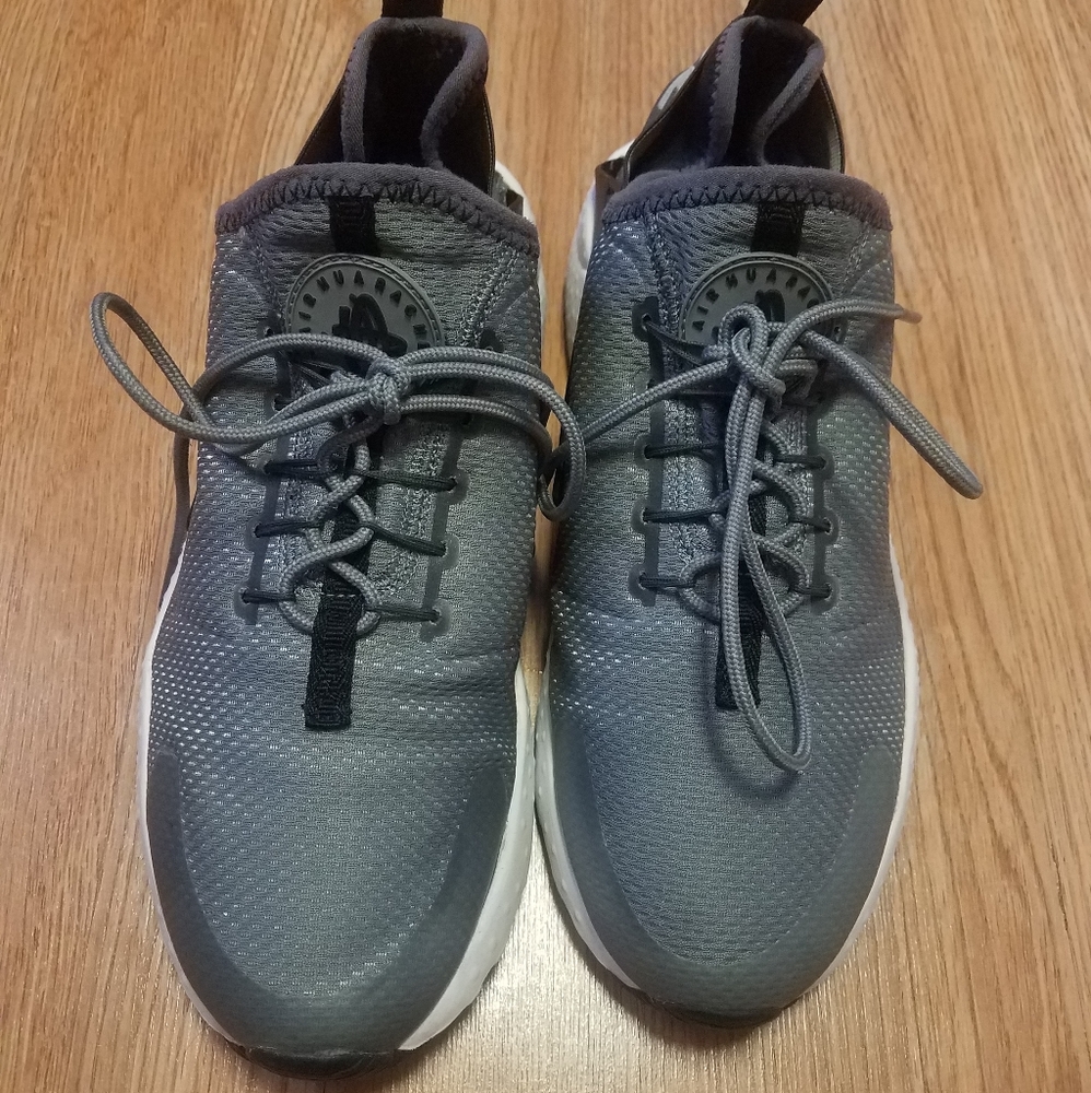 Nike Air Huarache Run Ultra (Cool Grey)--size 9.5
